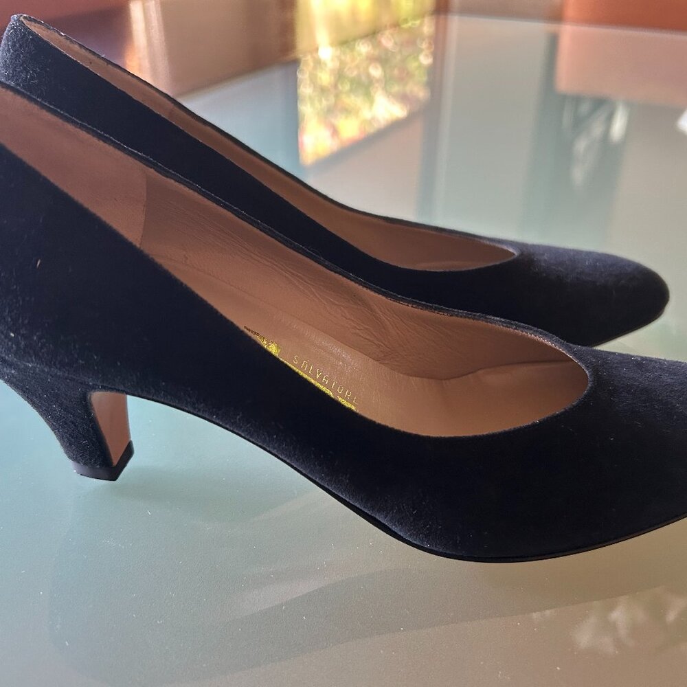 Salvatore Ferragamo Loredana Black Suede Calf Pump Size 6AAAA